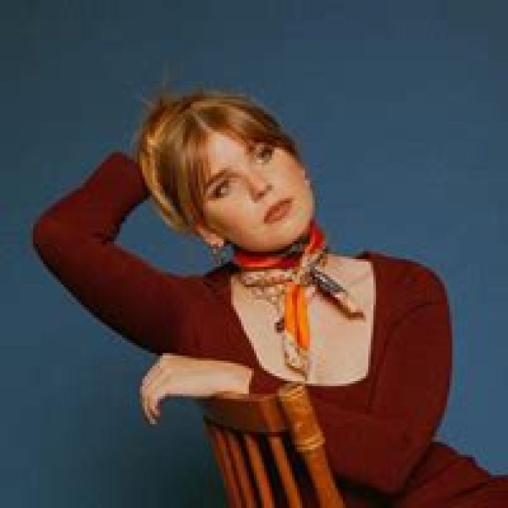 Hire Meg McRee for a Corporate Event or Performance Booking.